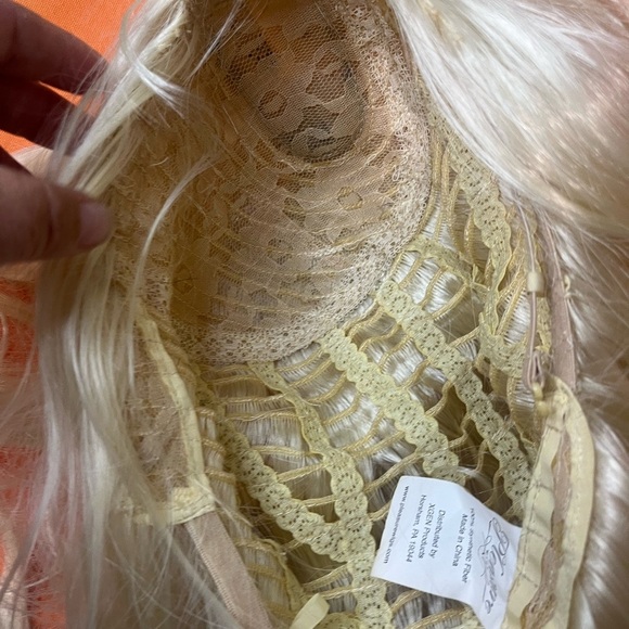 Elegant Blonde Curly Hair Extension - Picture 5 of 9